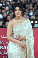 Priyanka Chopra Sweatshirt #3912974