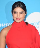 Priyanka Chopra t-shirt #3912976
