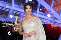 Priyanka Chopra Sweatshirt #3912982