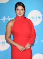 Priyanka Chopra Sweatshirt #3912987