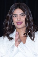 Priyanka Chopra Sweatshirt #3913025