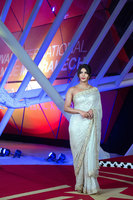 Priyanka Chopra Sweatshirt #3913026