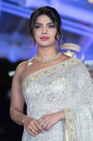 Priyanka Chopra Sweatshirt #3913037