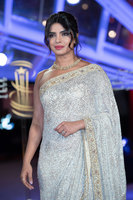 Priyanka Chopra Sweatshirt #3913044