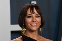 Rashida Jones Longsleeve T-shirt #3936572