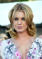 Rebecca Romijn Longsleeve T-shirt #1416099