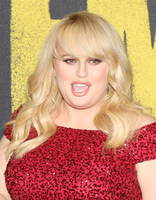 Rebel Wilson Longsleeve T-shirt #2965965