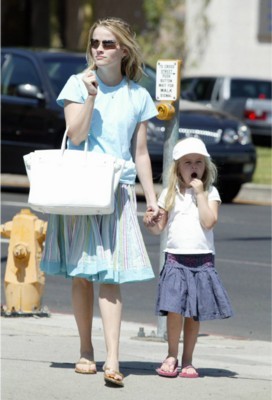 Reese Witherspoon tote bag #G43980