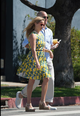 Reese Witherspoon tote bag #G1498614