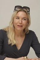 Renee Zellweger Sweatshirt #2251568