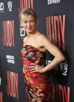 Renee Zellweger Sweatshirt #3888796