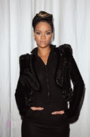 Rihanna Longsleeve T-shirt #1520370