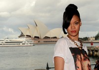 Rihanna Sweatshirt #1974158