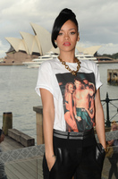 Rihanna Sweatshirt #2002454
