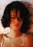 Rihanna Longsleeve T-shirt #2082894