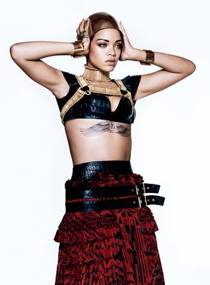 Rihanna Poster 2374137