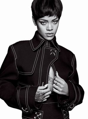 Rihanna Poster 2374139
