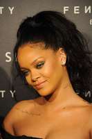 Rihanna Longsleeve T-shirt #2754239