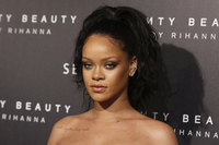 Rihanna Sweatshirt #2754260