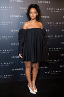 Rihanna Longsleeve T-shirt #2754264