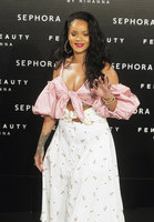 Rihanna Longsleeve T-shirt #2790689