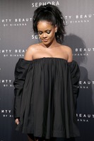 Rihanna Longsleeve T-shirt #2790693