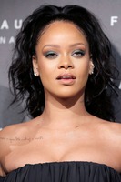 Rihanna Sweatshirt #2790694