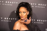 Rihanna Longsleeve T-shirt #2790698
