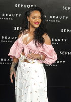 Rihanna Longsleeve T-shirt #2790708