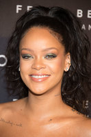Rihanna Sweatshirt #2790711
