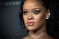 Rihanna Longsleeve T-shirt #2790750