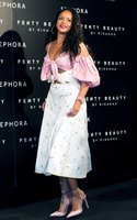 Rihanna t-shirt #2790757