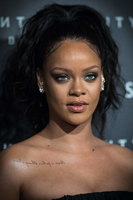 Rihanna Longsleeve T-shirt #2790775