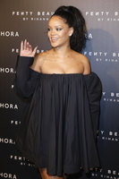 Rihanna Sweatshirt #2790776