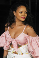 Rihanna Longsleeve T-shirt #2790783