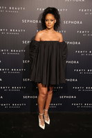 Rihanna t-shirt #2790784