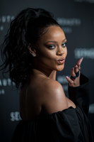 Rihanna Sweatshirt #2790790