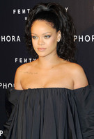 Rihanna t-shirt #2790794