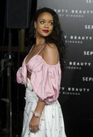 Rihanna Longsleeve T-shirt #2790795