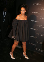 Rihanna Longsleeve T-shirt #2790796