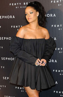 Rihanna Sweatshirt #2790805