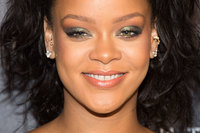 Rihanna Longsleeve T-shirt #2791019