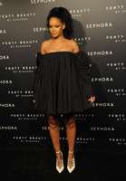 Rihanna Sweatshirt #2791032