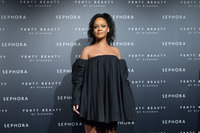 Rihanna Sweatshirt #2791037