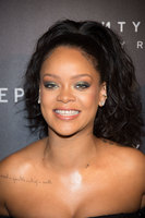 Rihanna Sweatshirt #2791053