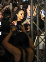 Rihanna t-shirt #2791059