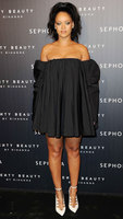 Rihanna Sweatshirt #2791070