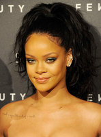 Rihanna Longsleeve T-shirt #2791072