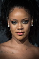 Rihanna Sweatshirt #2791075
