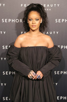 Rihanna Longsleeve T-shirt #2791150